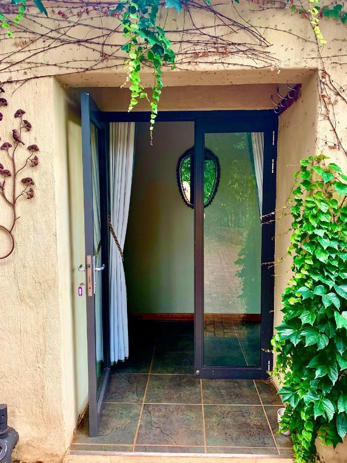 Mountain Rose Guesthouse Луис Трикард Екстериор снимка