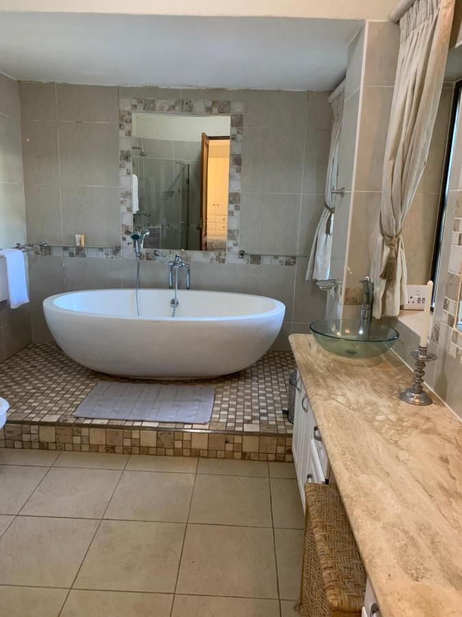 Mountain Rose Guesthouse Луис Трикард Екстериор снимка