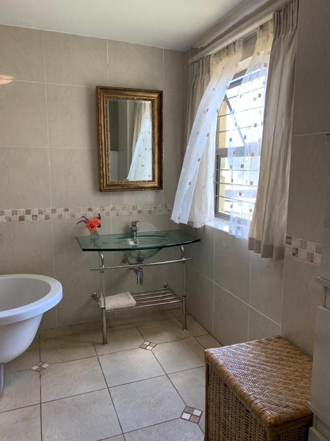 Mountain Rose Guesthouse Луис Трикард Екстериор снимка